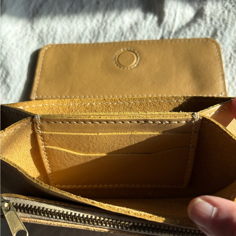 NWT Portland Leather in Metallic Champagne Color Leather Lily Wristlet - Picture 4 of 6
